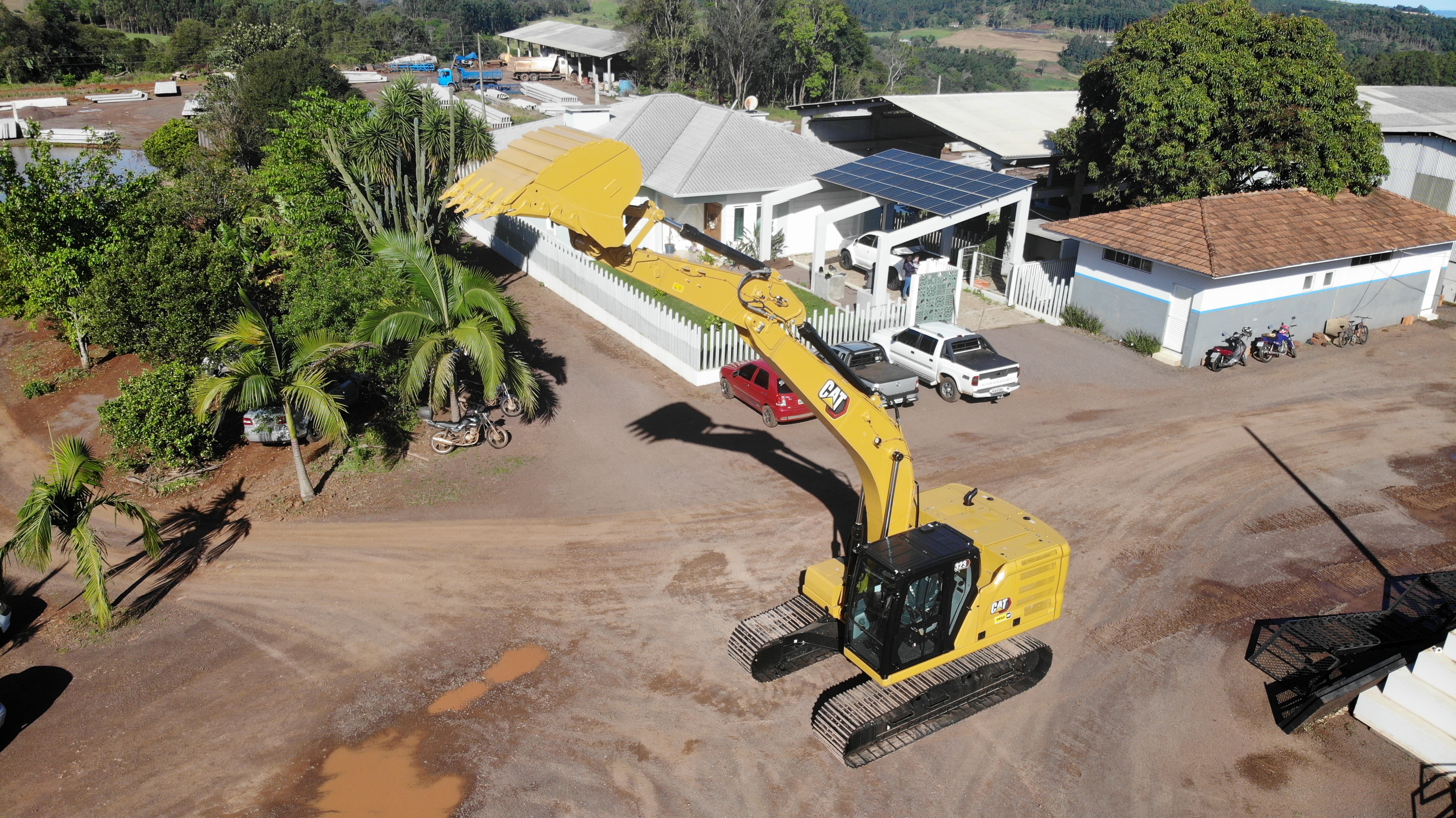 Aquisição de novo equipamento escavadeira hidráulica CAT323